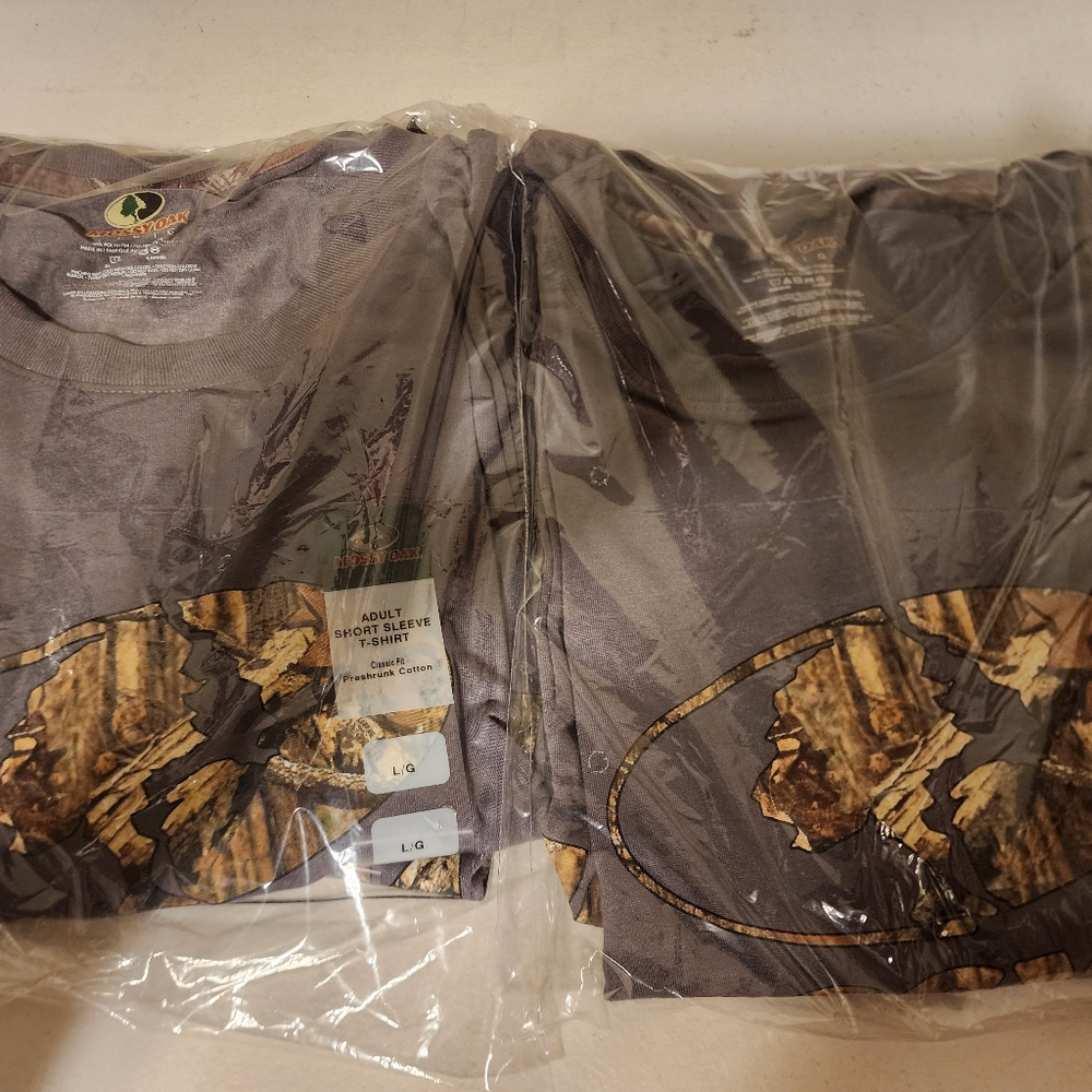 Lot of 4 - Charcoal Grey Mossy Oak Short Sleeve T-shirts